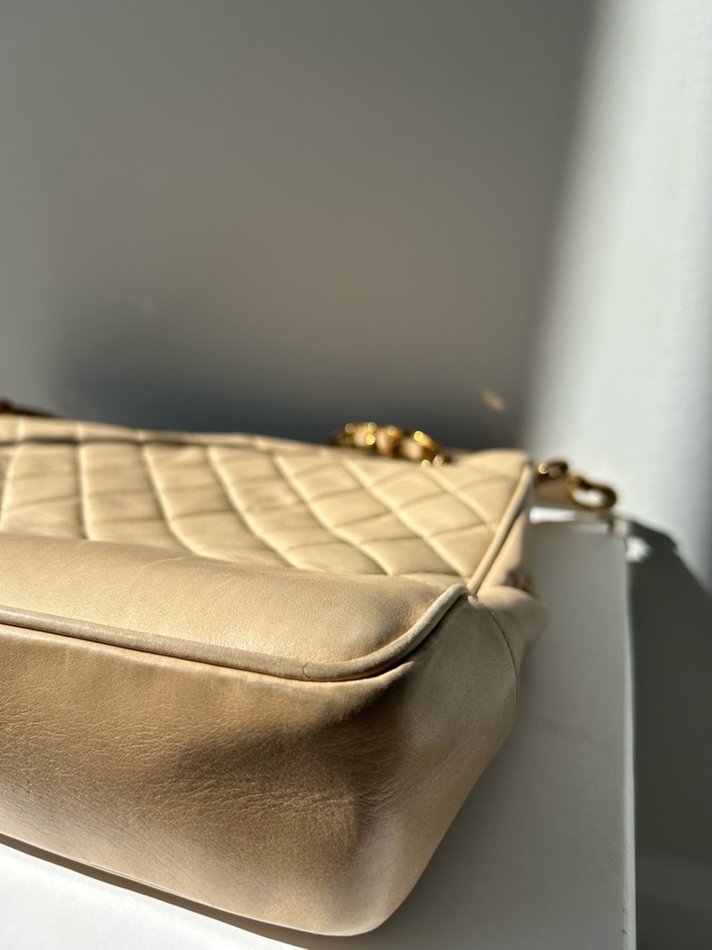 🤍CHANEL Matelasse Chain Shoulder Bag Lamb Skin Beige Gold CC Auth 🤍 - Picture 6 of 11